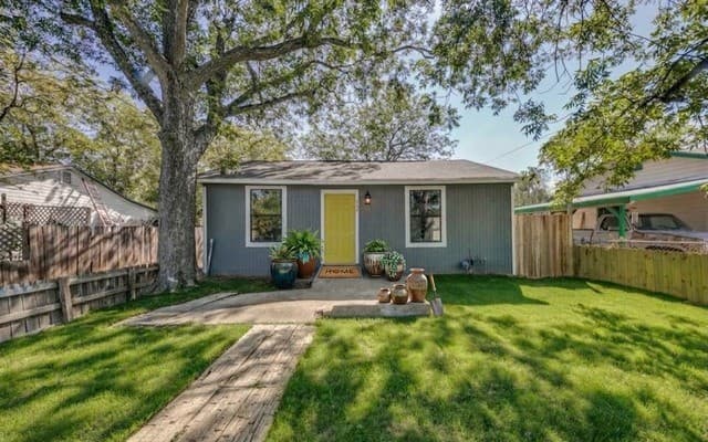 rental at 142  Sargent St in San Antonio, TX — photo 1