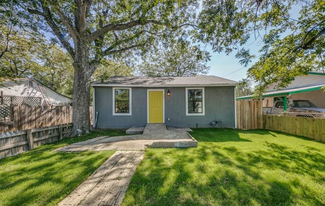 rental at 142  Sargent St in San Antonio, TX — photo 2