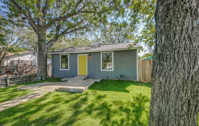 rental at 142  Sargent St in San Antonio, TX — photo 3