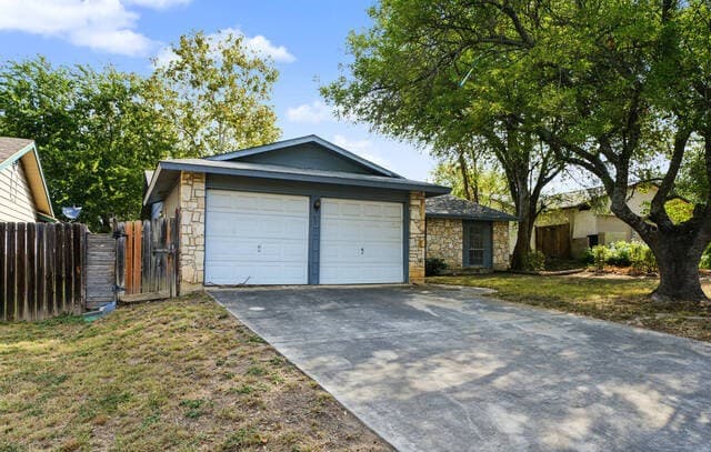 rental at 5910  Patrick Henry St in San Antonio, TX — photo 3