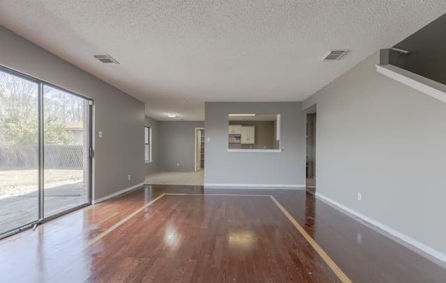 rental at 8011  Chestnut Cedar Drive in Converse, TX — photo 4