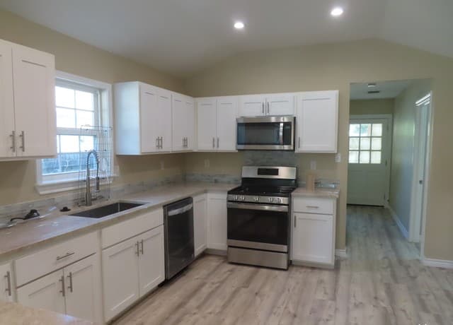 rental at 110  Alexander Rd in San Antonio, TX — photo 5