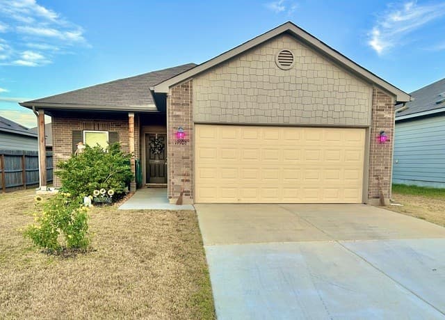 rental at 19906  Lonesome Dove in Lytle, TX — photo 1
