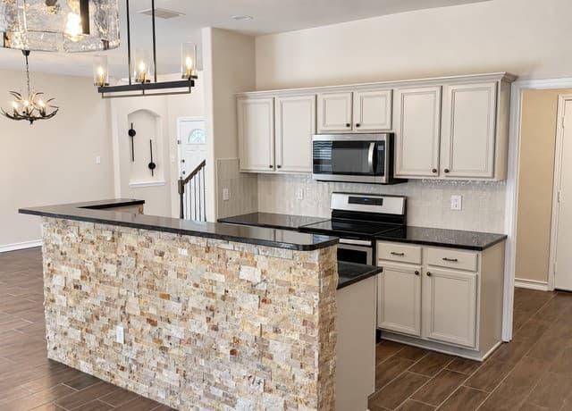 rental at 1355  Pinnacle Falls in San Antonio, TX — photo 4