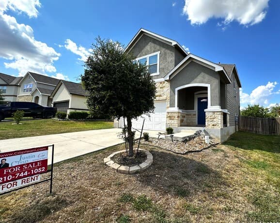 rental at 6735  Freedom Hls in San Antonio, TX — photo 2