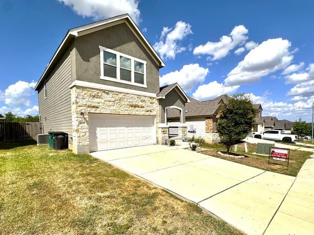 rental at 6735  Freedom Hls in San Antonio, TX — photo 3