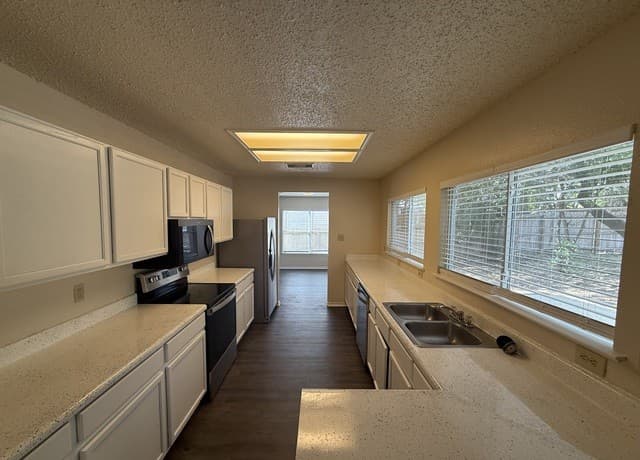 rental at 10522  Stone Creek Pl in San Antonio, TX — photo 4