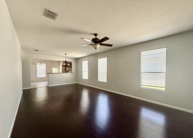 rental at 8103  Silver Grove in San Antonio, TX — photo 2