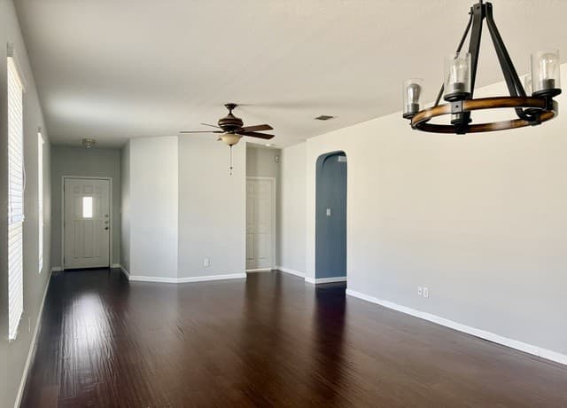rental at 8103  Silver Grove in San Antonio, TX — photo 3