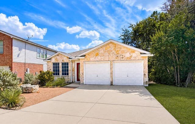 rental at 15614  Robin Feather in San Antonio, TX — photo 2
