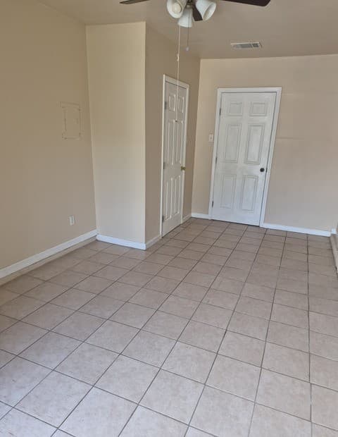 rental at 4830  Borchers Dr in San Antonio, TX — photo 2