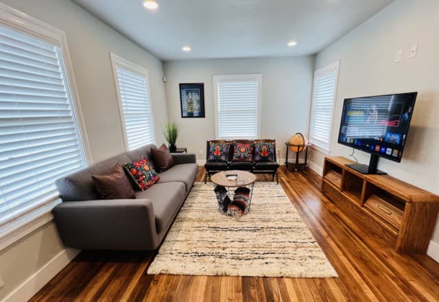 rental at 302 W Mariposa in San Antonio, TX — photo 4