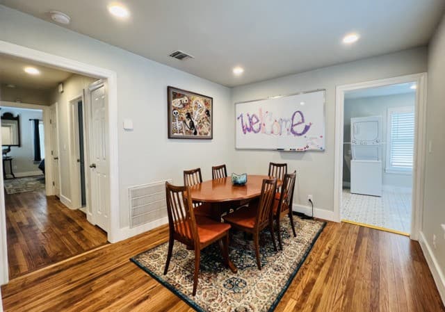 rental at 302 W Mariposa in San Antonio, TX — photo 5