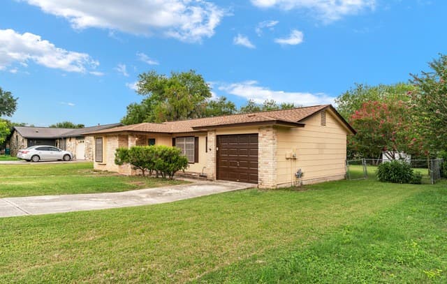 rental at 212  Avenue F in Converse, TX — photo 2