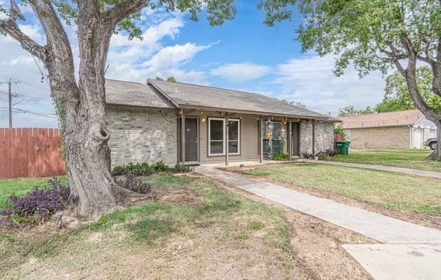 rental at 5207  Gawain in San Antonio, TX — photo 2