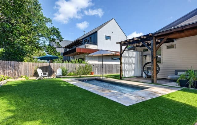 rental at 426 E Fest St in San Antonio, TX — photo 2