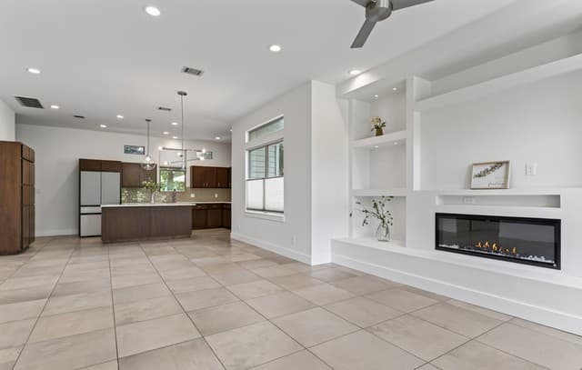 rental at 426 E Fest St in San Antonio, TX — photo 3