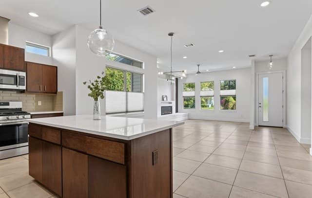 rental at 426 E Fest St in San Antonio, TX — photo 4