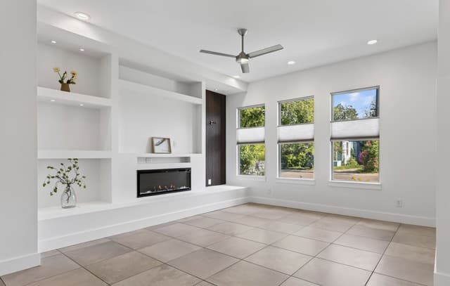 rental at 426 E Fest St in San Antonio, TX — photo 5