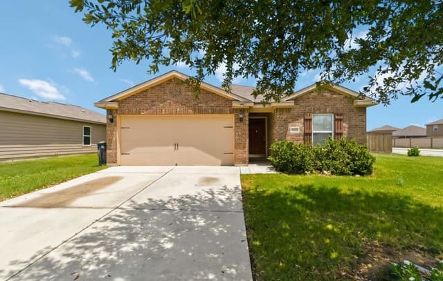 rental at 12207  Claiborne in San Antonio, TX — photo 2