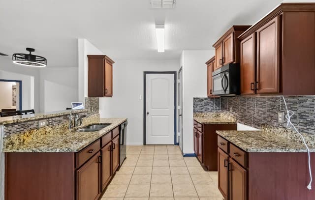 rental at 12207  Claiborne in San Antonio, TX — photo 3