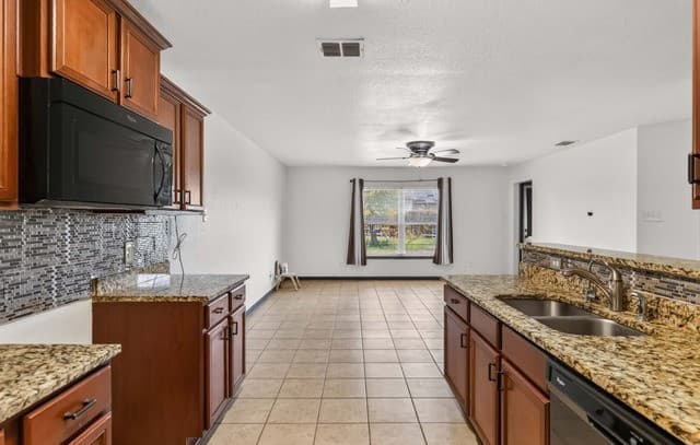 rental at 12207  Claiborne in San Antonio, TX — photo 5