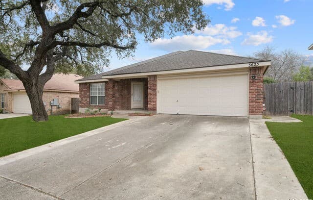 rental at 3625  Diamond Fls in Schertz, TX — photo 2
