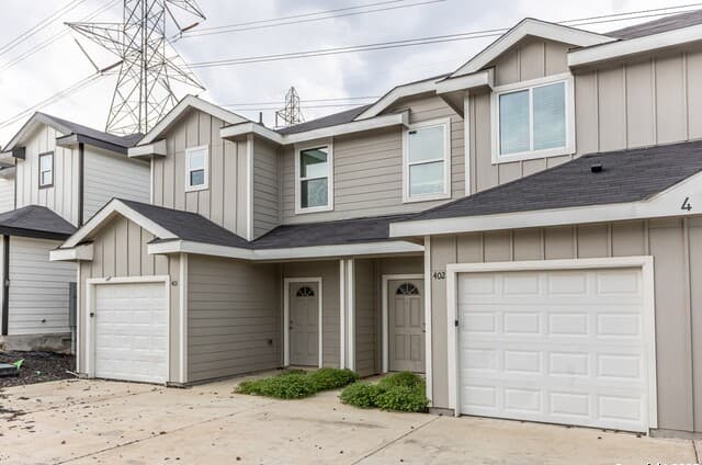 rental at 7239  Converse Ridge Ln Unit 402 in San Antonio, TX — photo 2
