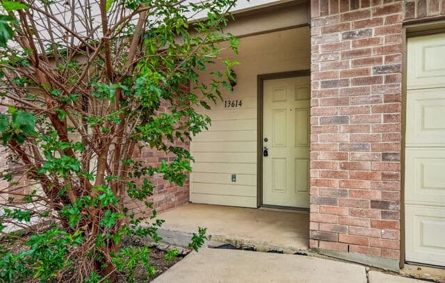 rental at 13614  Woodstone Way in San Antonio, TX — photo 2