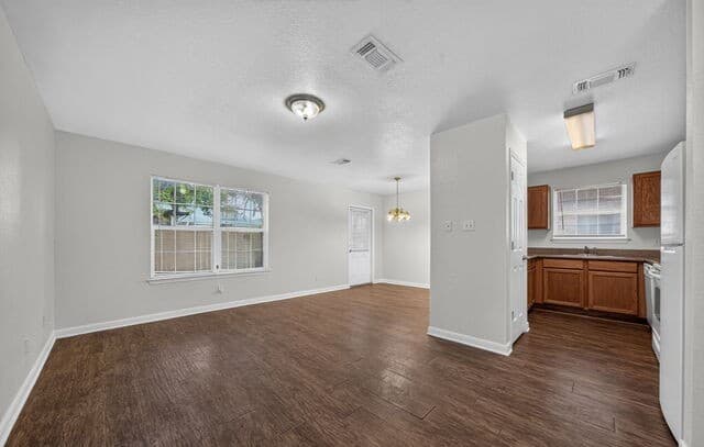 rental at 13614  Woodstone Way in San Antonio, TX — photo 4