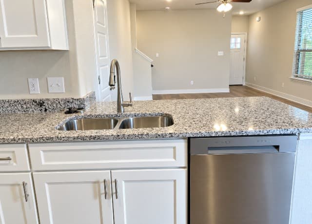 rental at 12348  Montgomery Forest Unit 101 in San Antonio, TX — photo 3