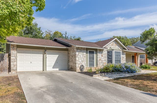 rental at 5815  Lost Crk in San Antonio, TX — photo 3