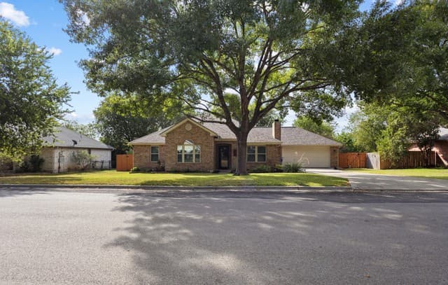 rental at 1935  Tiara Dr in New Braunfels, TX — photo 2