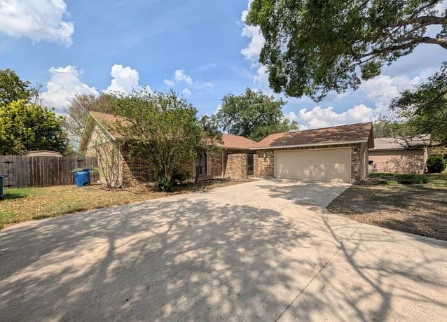 rental at 619  Summerwood Dr in New Braunfels, TX — photo 2
