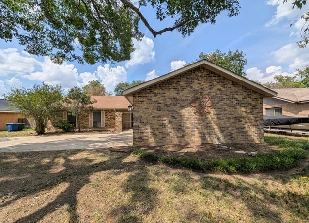 rental at 619  Summerwood Dr in New Braunfels, TX — photo 4