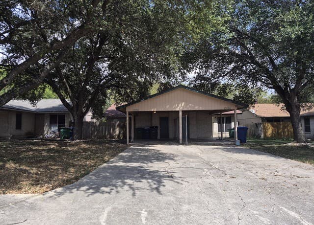 rental at 13136  Los Espanada St in San Antonio, TX — photo 1