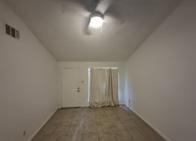 rental at 13136  Los Espanada St in San Antonio, TX — photo 5