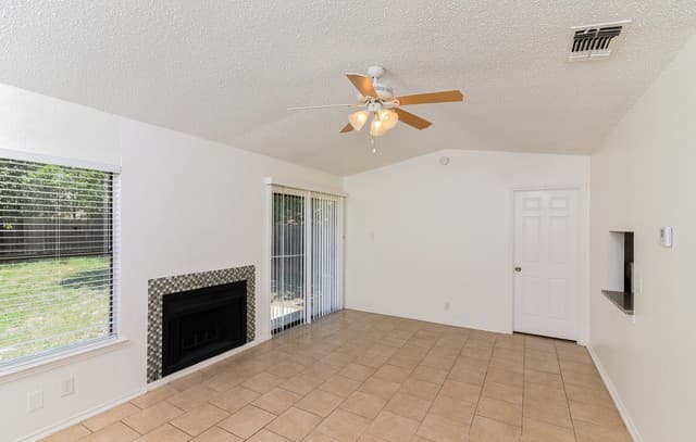 rental at 9419  Valley Rock in San Antonio, TX — photo 3