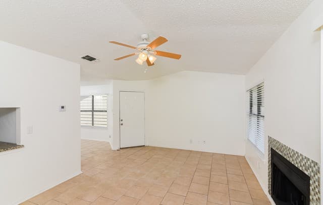 rental at 9419  Valley Rock in San Antonio, TX — photo 4