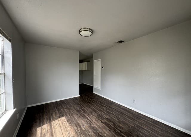 rental at 9013  Garnett Ave in San Antonio, TX — photo 2