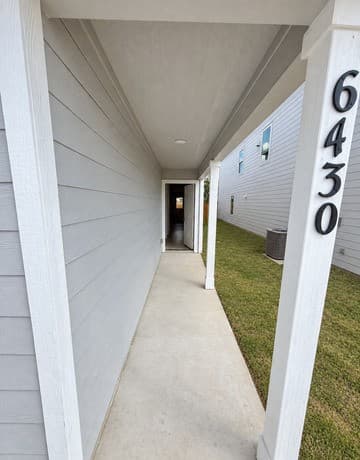 rental at 6430  Dali Bnd in San Antonio, TX — photo 3