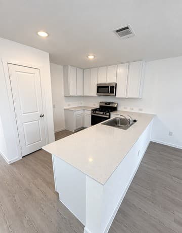rental at 6430  Dali Bnd in San Antonio, TX — photo 4