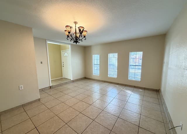 rental at 10207  Canton Fld in San Antonio, TX — photo 2