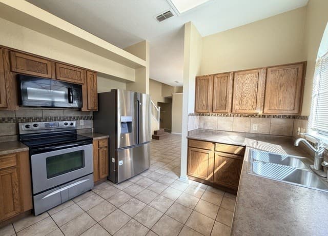 rental at 10207  Canton Fld in San Antonio, TX — photo 5