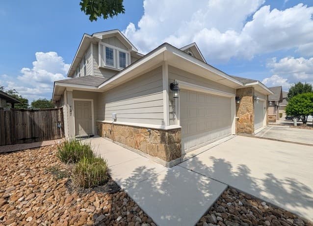 rental at 727  Gristmill Dr in New Braunfels, TX — photo 1