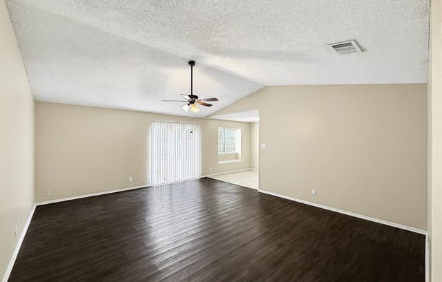 rental at 9806  Broad Forest St in San Antonio, TX — photo 2
