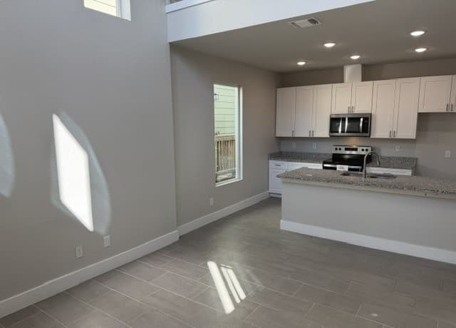 rental at 210  Rainbow Unit UNIT 9 in San Antonio, TX — photo 1
