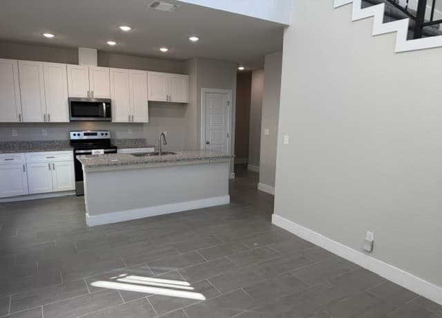 rental at 210  Rainbow Unit UNIT 9 in San Antonio, TX — photo 2