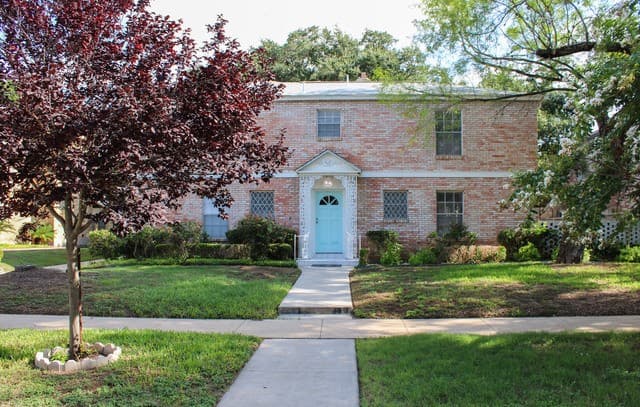 rental at 331 E Rosewood in San Antonio, TX — photo 1