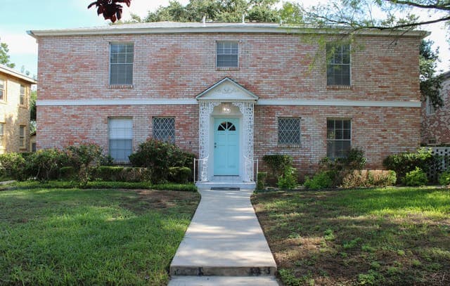 rental at 331 E Rosewood in San Antonio, TX — photo 2